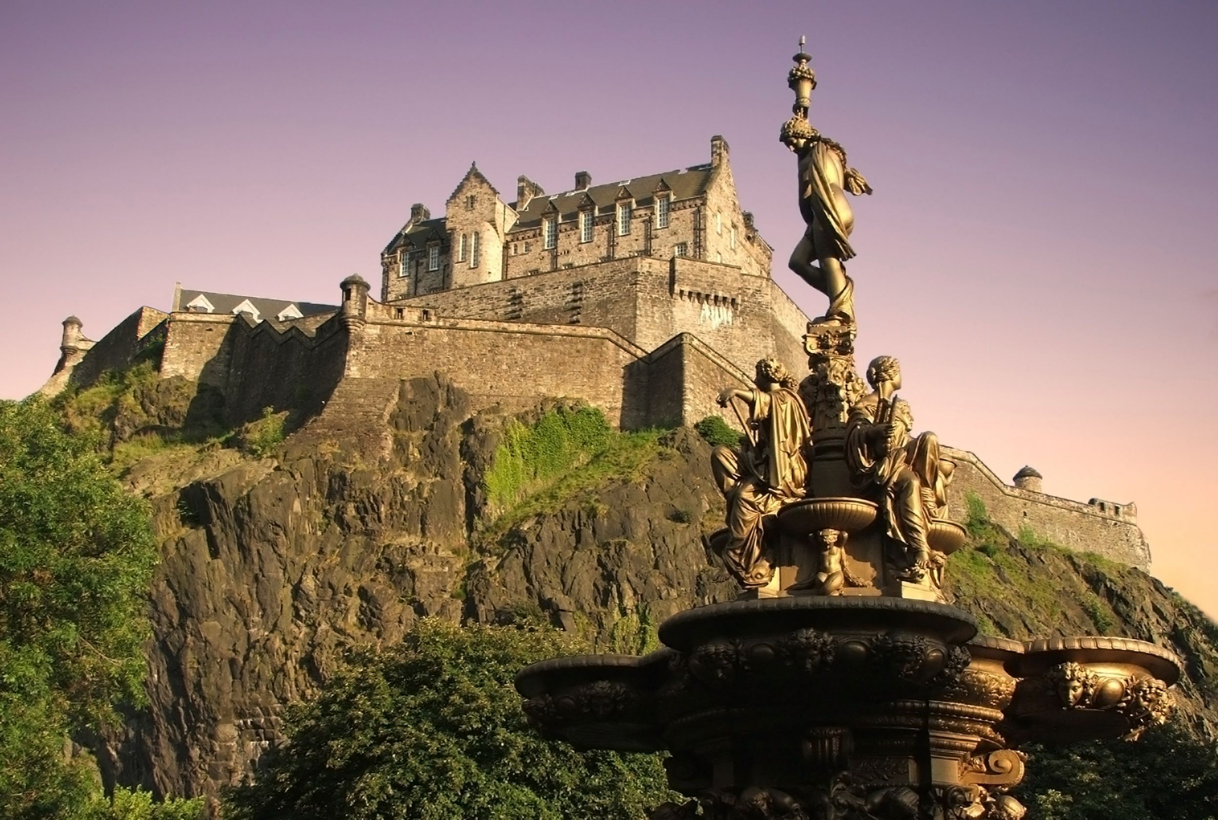 Cheap flight to Edinburgh