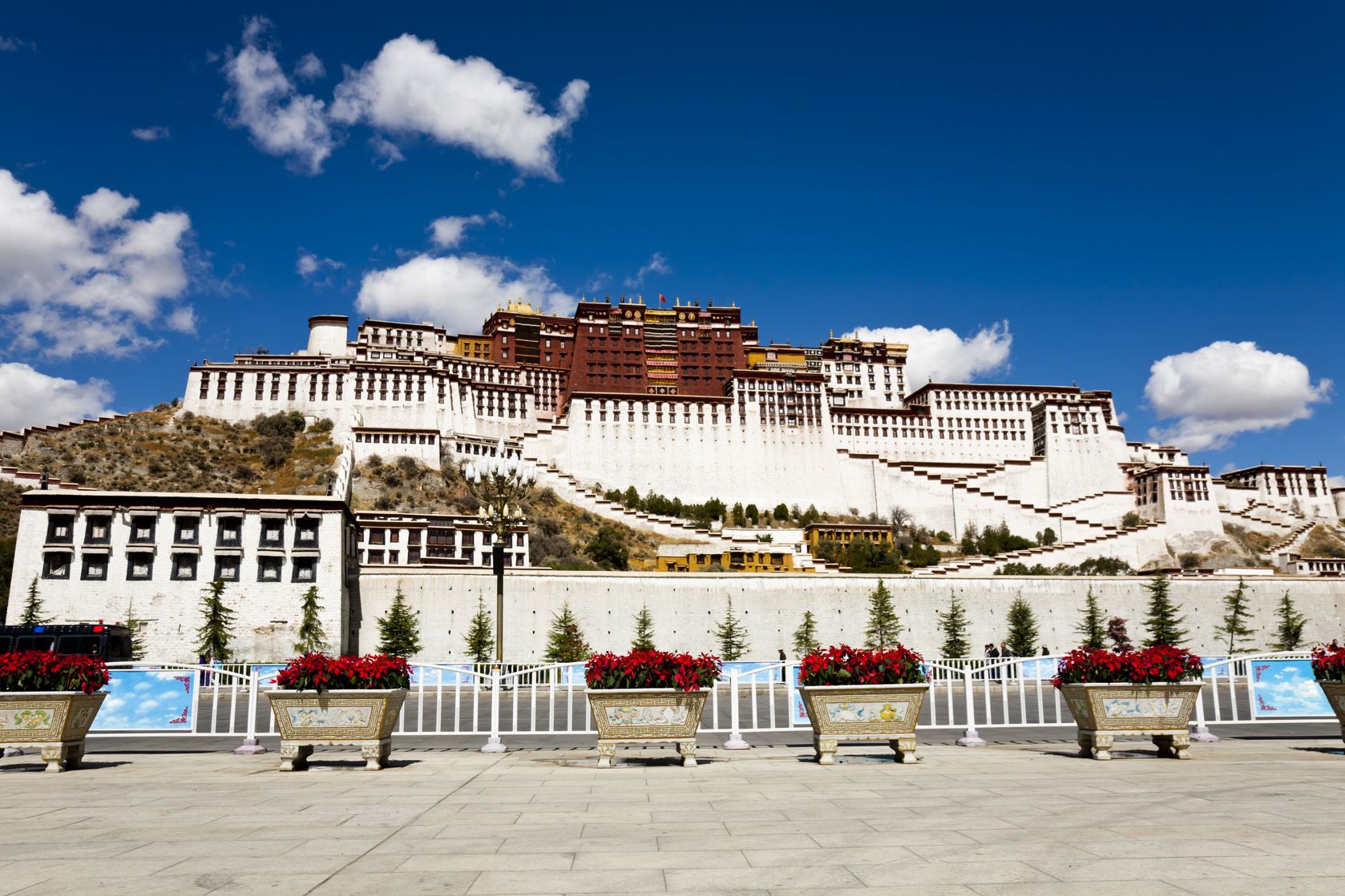 Cheap flight to Lhasa